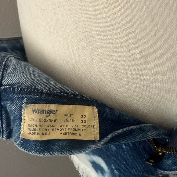 Wrangler High waisted jean shorts - Picture 3 of 5